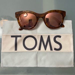 TOMS tortoise sunglasses with reflective lenses.
